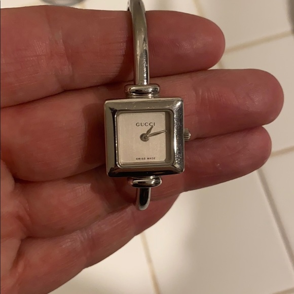 Gucci 1900L Watch - Picture 1 of 3